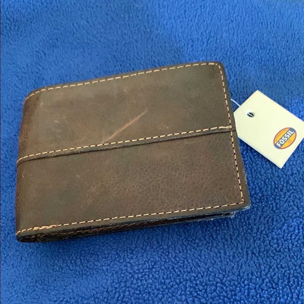 Fossil Brown Key & Card Holder with Distinctive Stitching